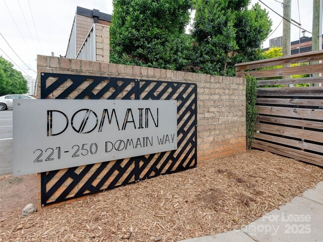 Building Photo - 225 Domain Way