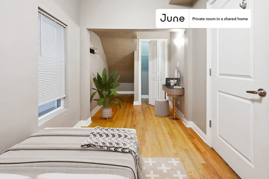 Primary Photo - Private bedroom in 3 bed/1 bath Home
