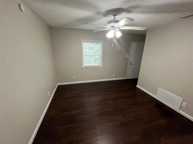 Building Photo - 8418 Grovecrest Dr