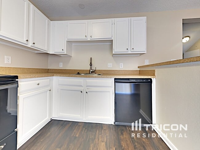 Building Photo - 3223 Kelling St