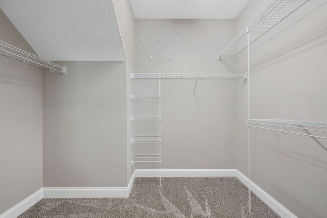 Building Photo - Pet Friendly Three Bedroom with Bonus!