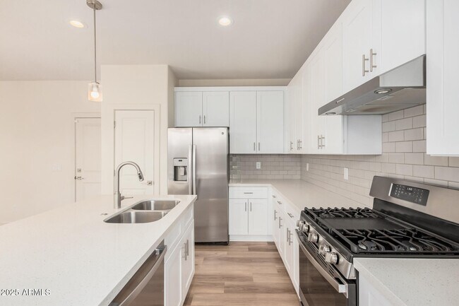 Building Photo - 6528 N 15th Dr