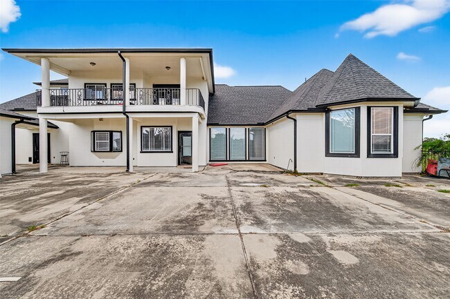 Building Photo - 13819 Lakeview Meadow Dr