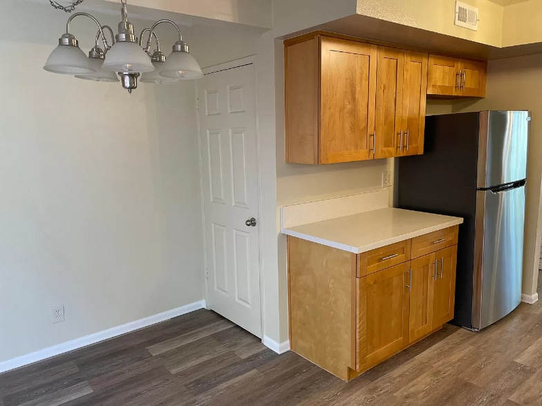 Building Photo - 2977 Mendoza Dr