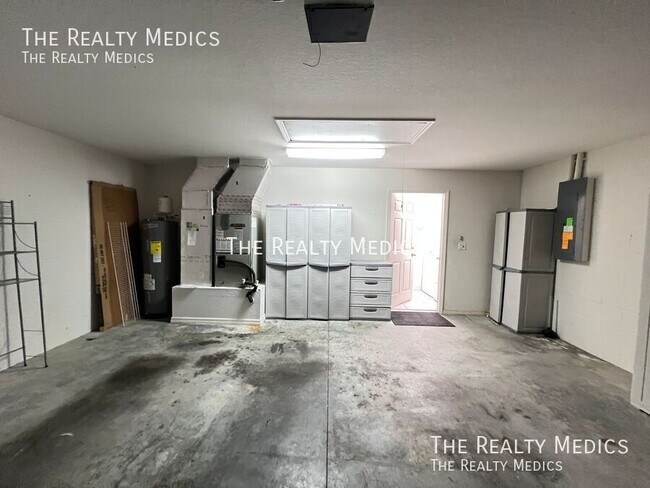 Building Photo - 2602 SW 20th Cir