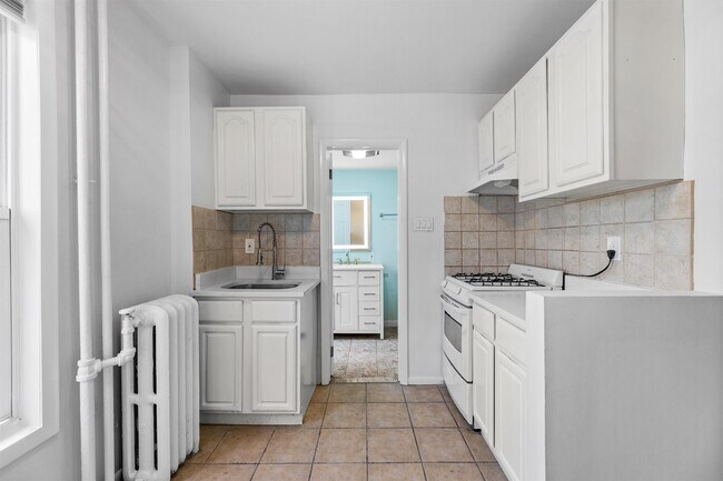 Building Photo - 258 9th St