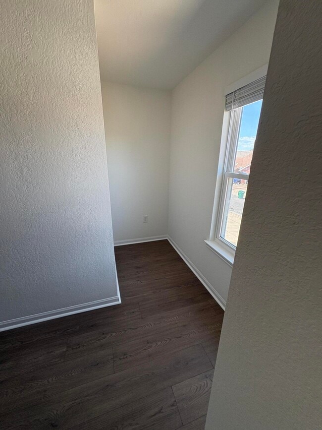 Building Photo - 1014 Airport Rd