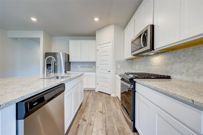 Building Photo - 201 Fairmeadow Downs Dr
