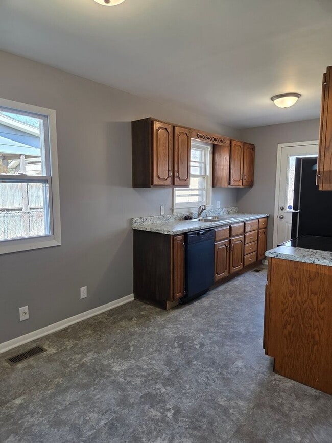 Building Photo - 1200 E Beaumont St