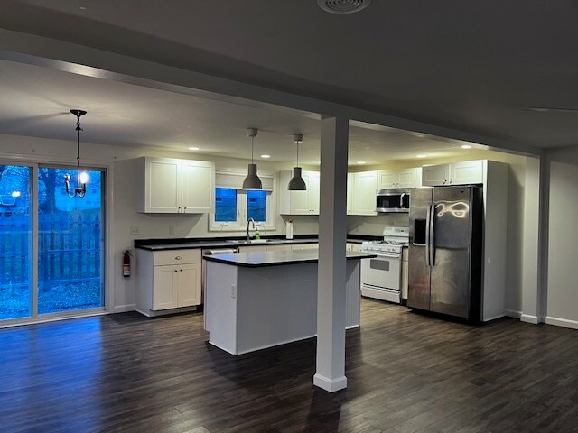 Open kitchen/dining - 172 S Maple St