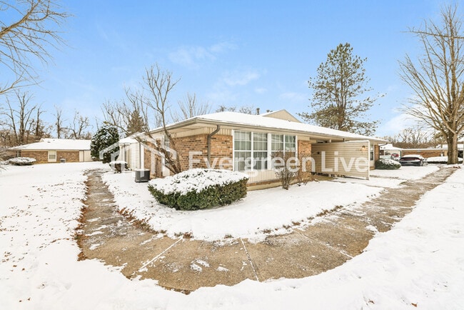 Building Photo - 5714 Troy Villa Blvd