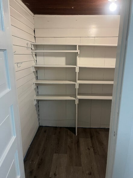 Building Photo - 322 W Minnesota St