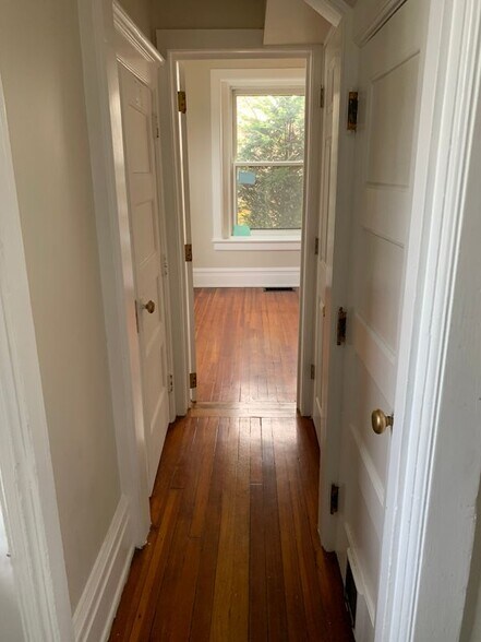 Building Photo - 517 Seneca St