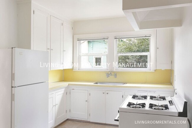 Building Photo - 1843 N Schofield St