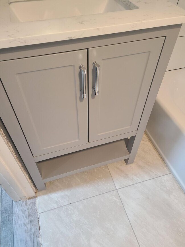 Building Photo - 17th St 6 Plex