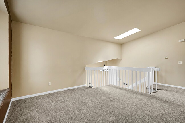 Building Photo - $2,095, 3 bed, 2 bath, located in Colorado...