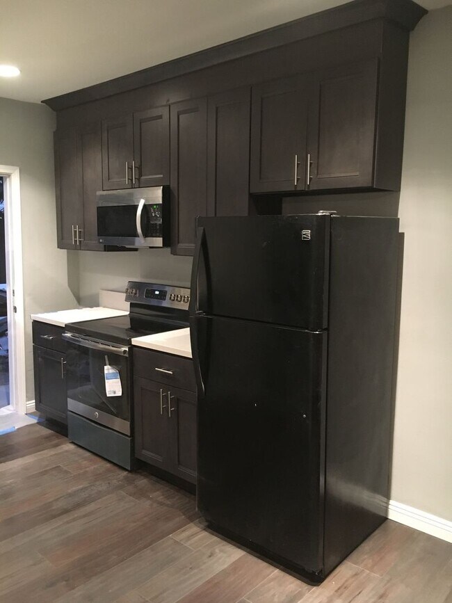 Building Photo - Spacious 2/2 Home for rent in Long Beach!