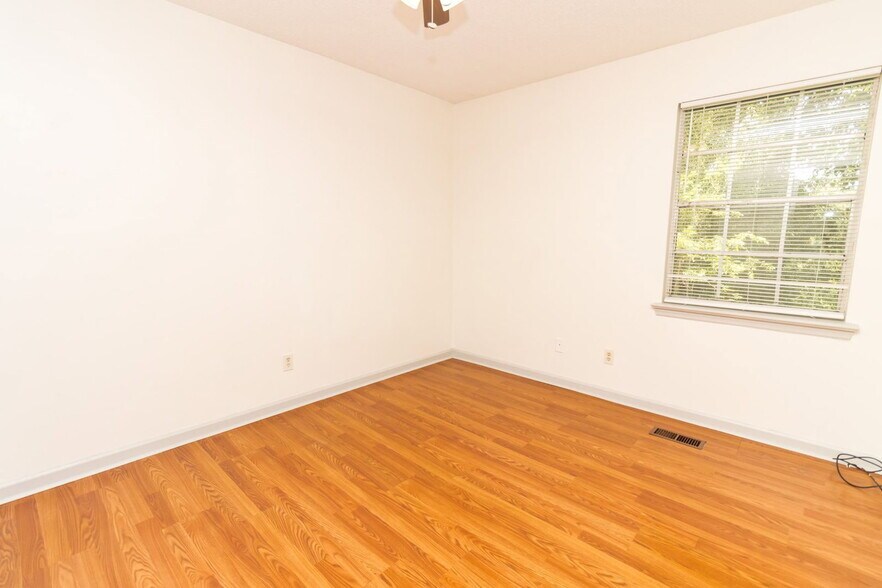 Building Photo - 5781 Taggart Dr
