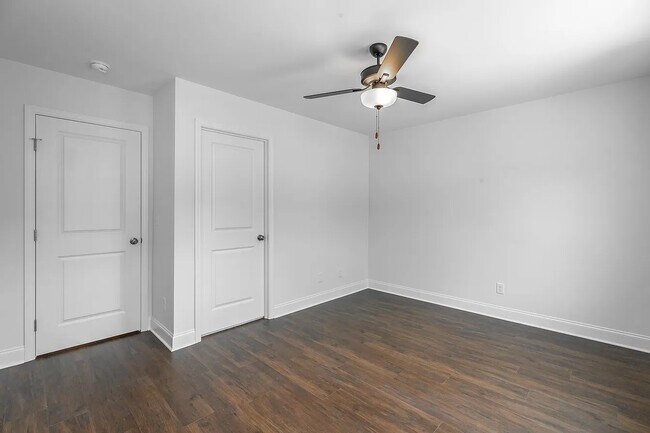 Building Photo - 5562 Stream Ln