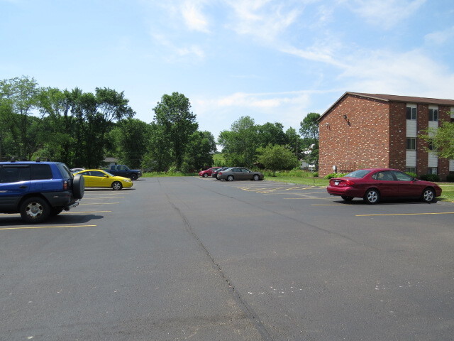 parking lot other way - 5190 Emil Ave SW