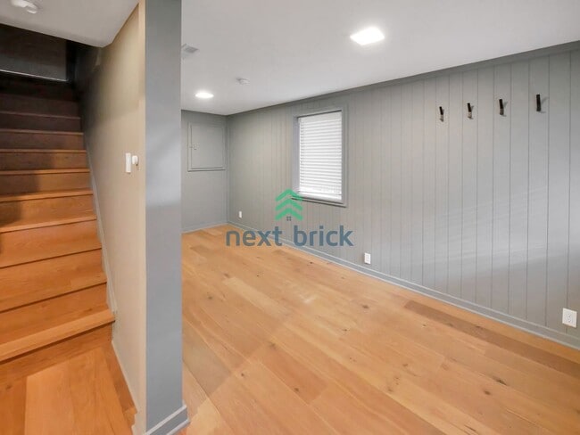 Building Photo - A beautiful 3 bed and 2 bathroom house for...