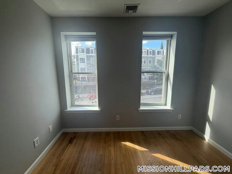 Building Photo - 1429 Tremont St