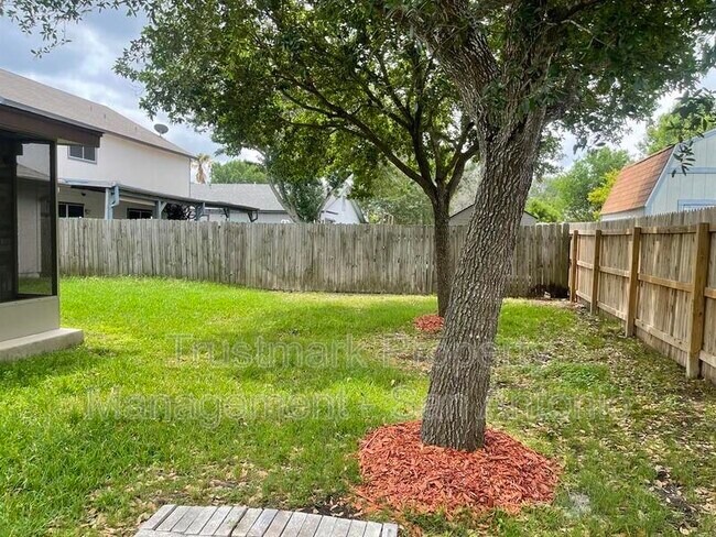 Building Photo - 8335 Bent Meadow Dr