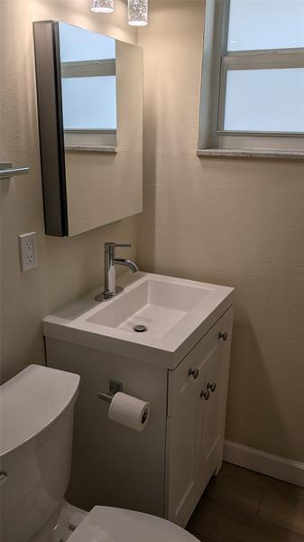 Building Photo - 5168 NE 6th Ave