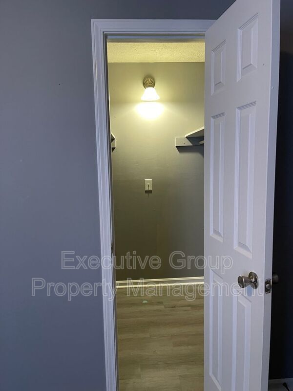Building Photo - 355 Elmwood Dr