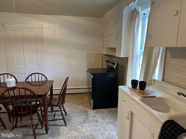 Building Photo - 15 Myers Rd