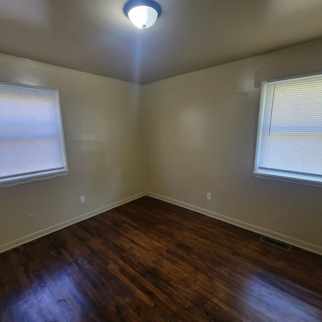 Building Photo - Westside 4 bedroom