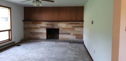 Building Photo - 725 W Pine Grove Rd