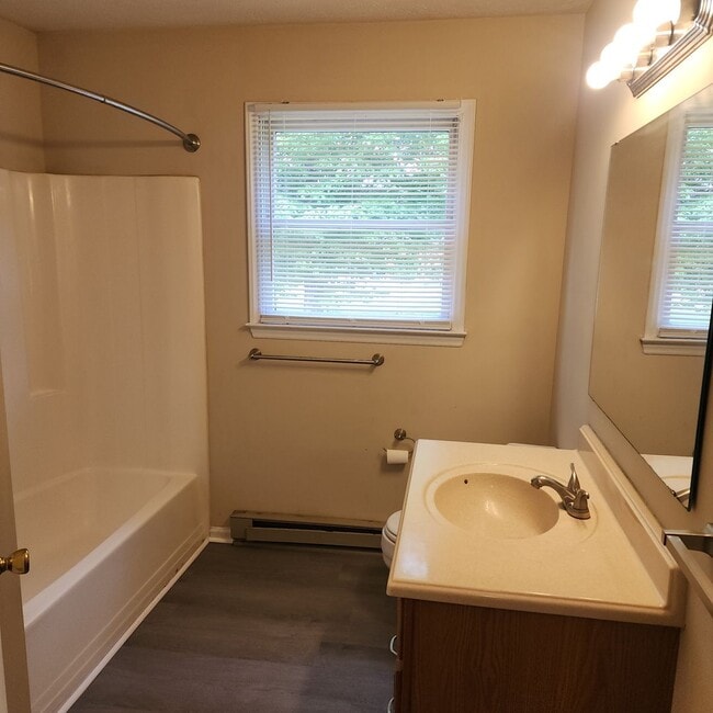 Building Photo - Cute and Cozy Split Level House FOR RENT i...