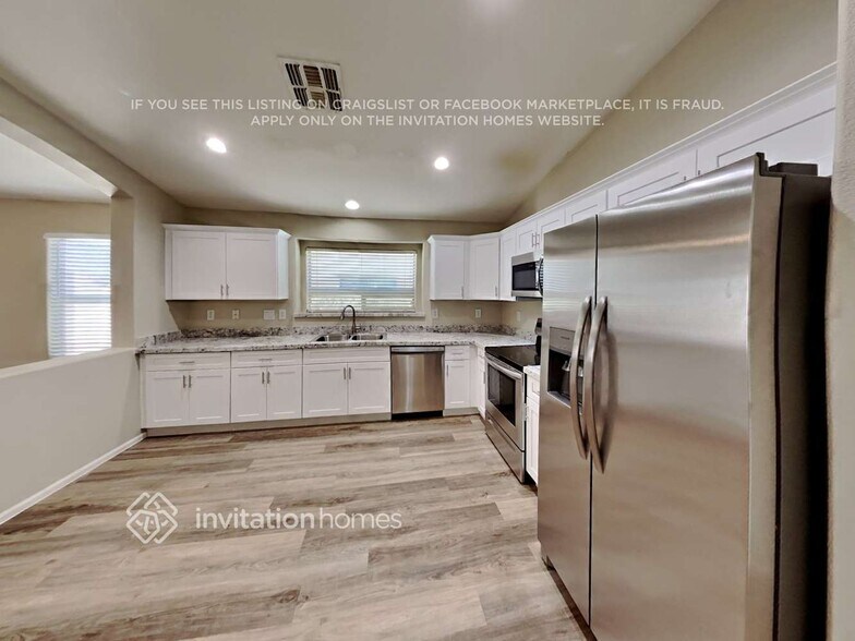 Building Photo - 7820 S 48th Dr