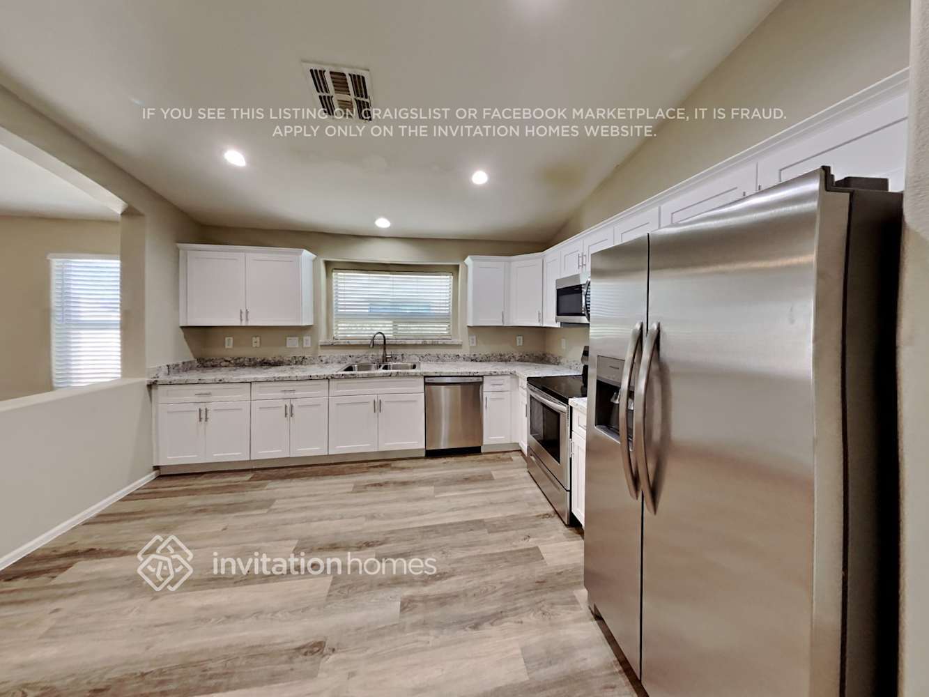 Building Photo - 7820 S 48th Dr
