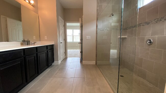 Building Photo - 2066 Cresswell St