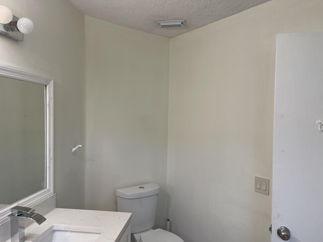 Building Photo - 6508 Via Regina