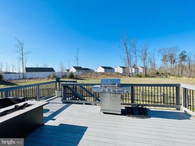 Building Photo - 73 Wellspring Dr