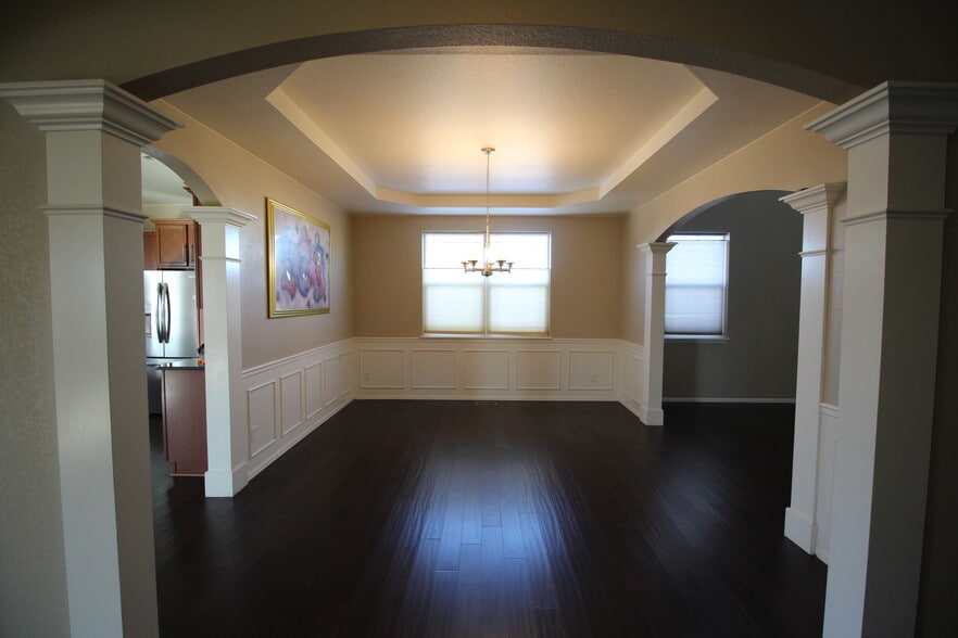 Building Photo - 1000 Stanley Ct