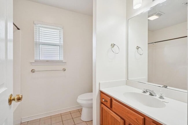 Building Photo - 712 Homewood Dr