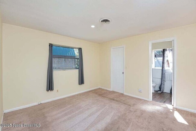 Building Photo - 2425 Heritage Dr