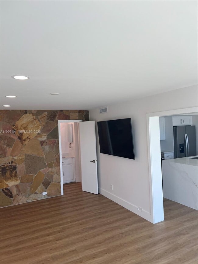 Building Photo - 6484 Miami Lakes Dr