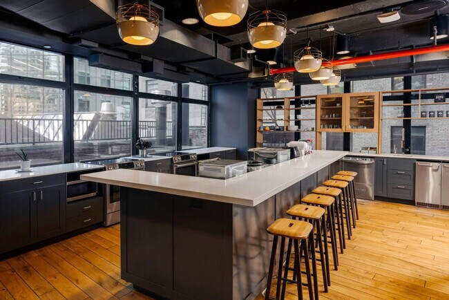 Building Photo - 120 Wall St