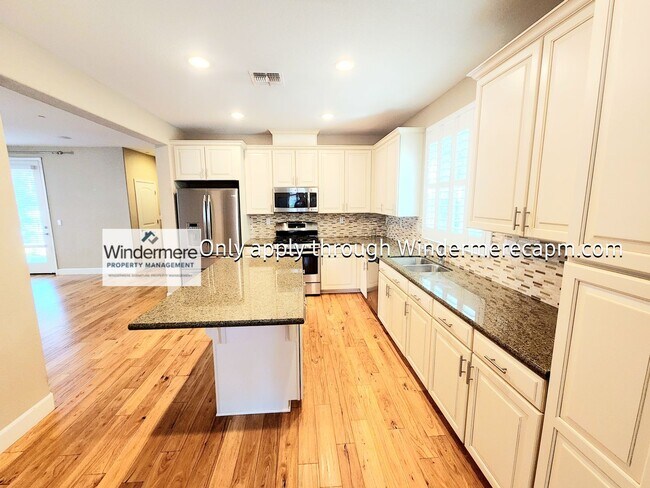 Building Photo - 1563 Parkside Way