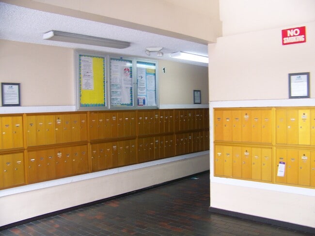 Building Photo - 550 W Regent St