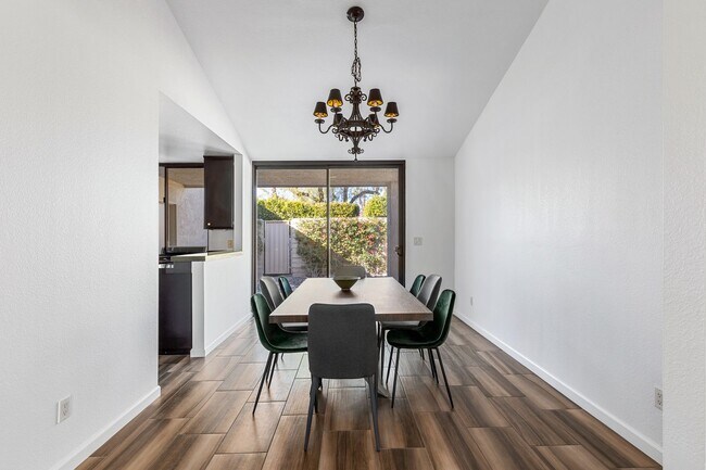 Building Photo - Stylish Palm Springs Retreat with Pool