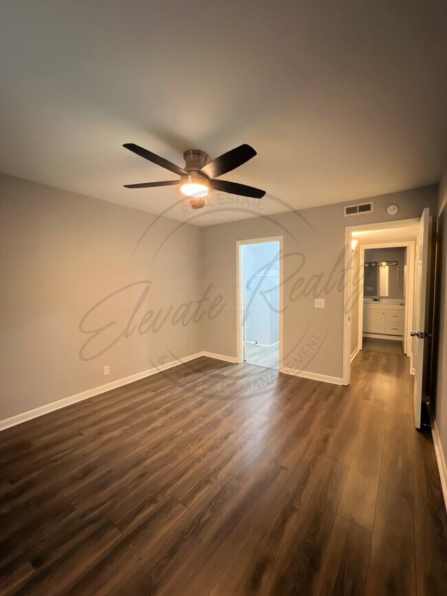 Building Photo - Bright and Airy Second-Floor Apartment with Upgrades and Pet Friendly!