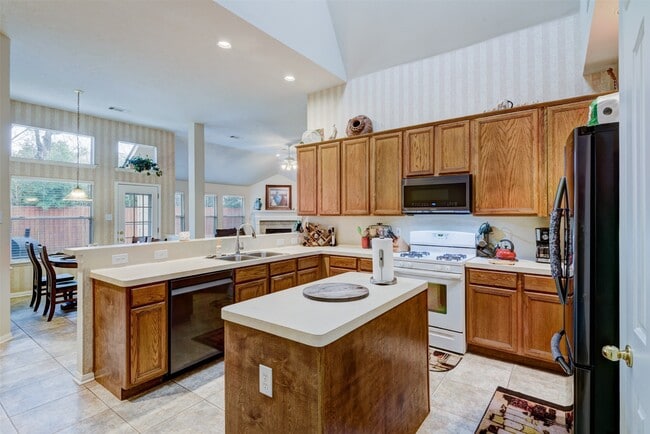 Building Photo - 9022 Westwillow Dr