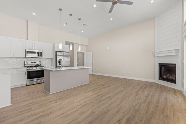 Building Photo - Stonecrest South Condominiums 101/201