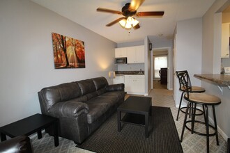 Building Photo - 1330 Bradley Dr
